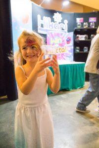 Kid's face painting at Aquatic Experience - Chicago 2016. Image by Dan Woudenberg/LuCorp Marketing for the World Pet Association.